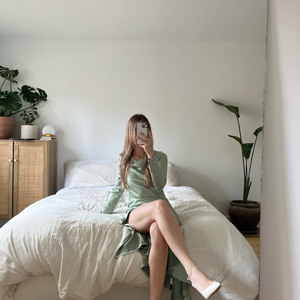 Elegant Sage Green Long Sleeve Dress - Picture 3 of 4